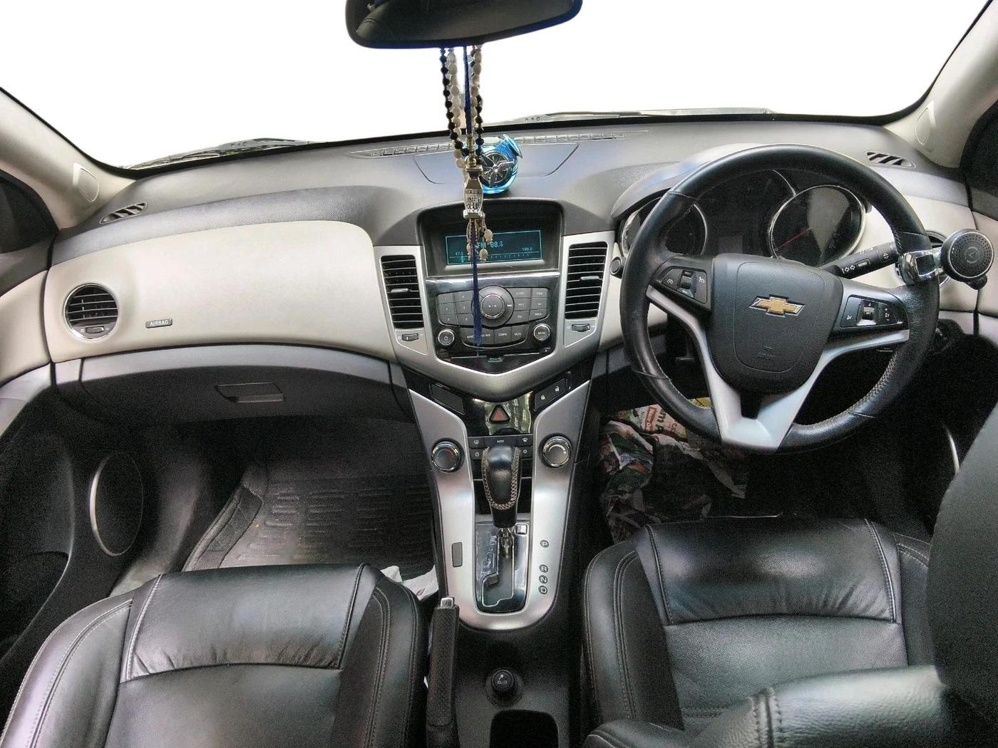 2011 Chevrolet Cruze LTZ AT, Diesel, Automatic, 75,000 km, interior