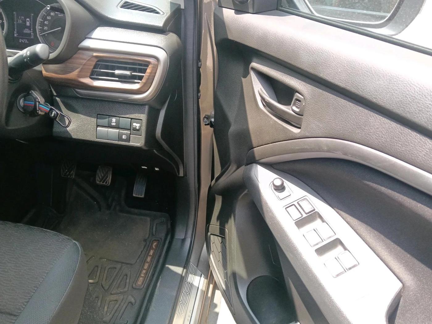 2024 Maruti BREZZA VXI, Petrol, Manual, 6,423 km, interior