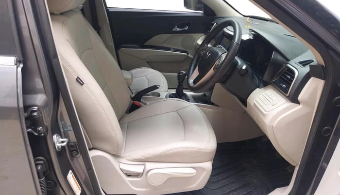 2022 Mahindra XUV300 W8(O) TURBO GDI, Petrol, Manual, 37,608 km, interior