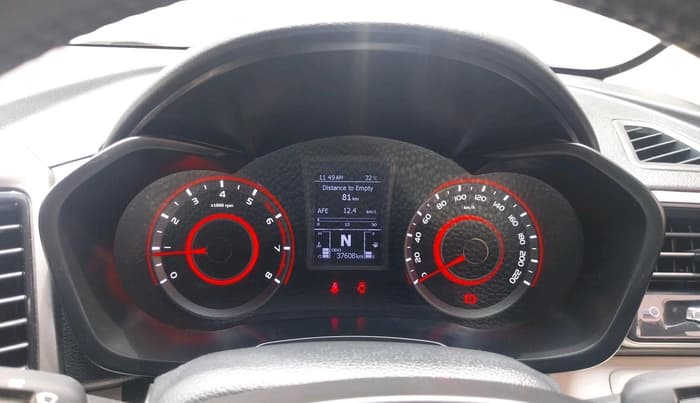 2022 Mahindra XUV300 W8(O) TURBO GDI, Petrol, Manual, 37,608 km, interior
