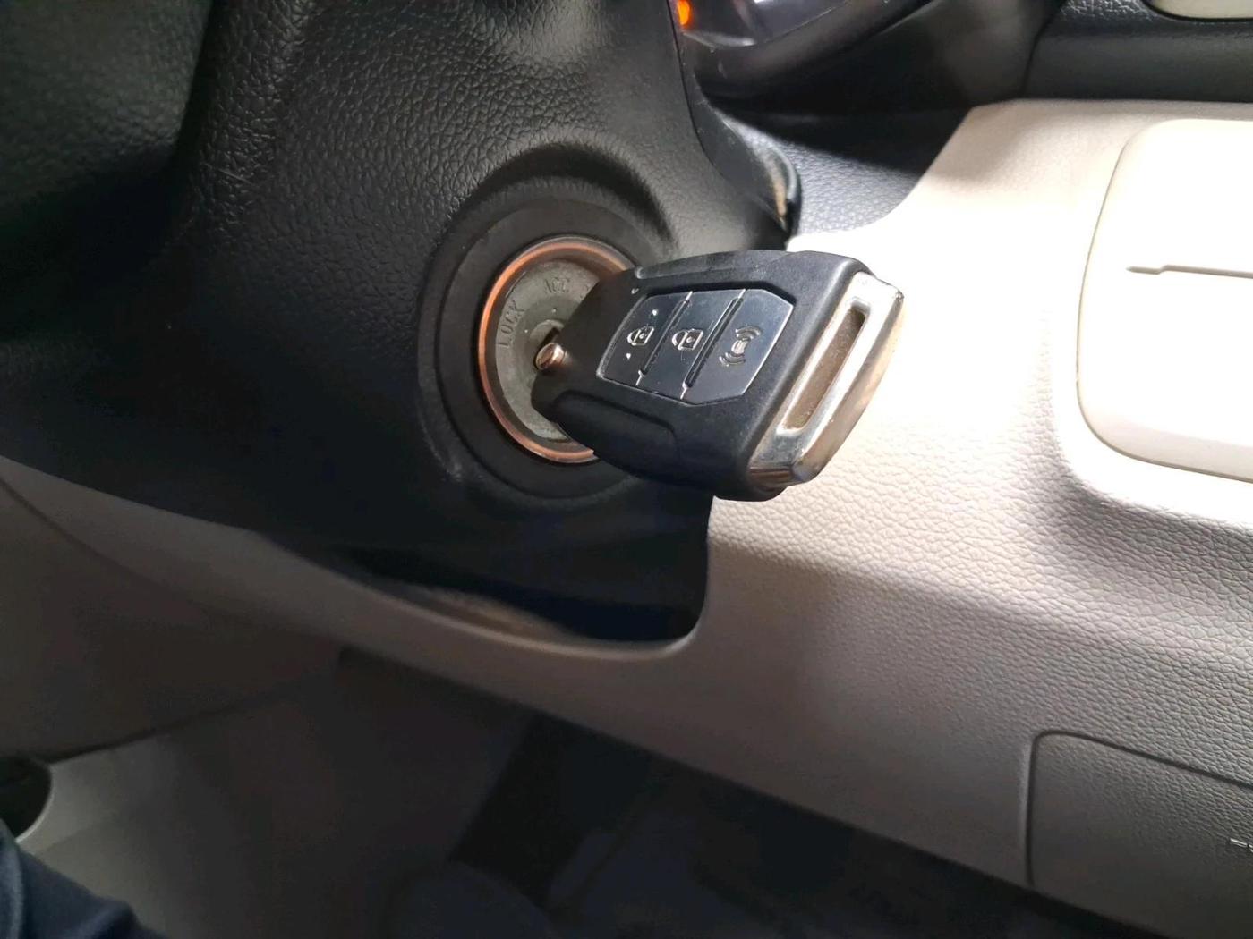 2019 Mahindra XUV300 W6 1.2 PETROL, Petrol, Manual, 86,416 km, interior