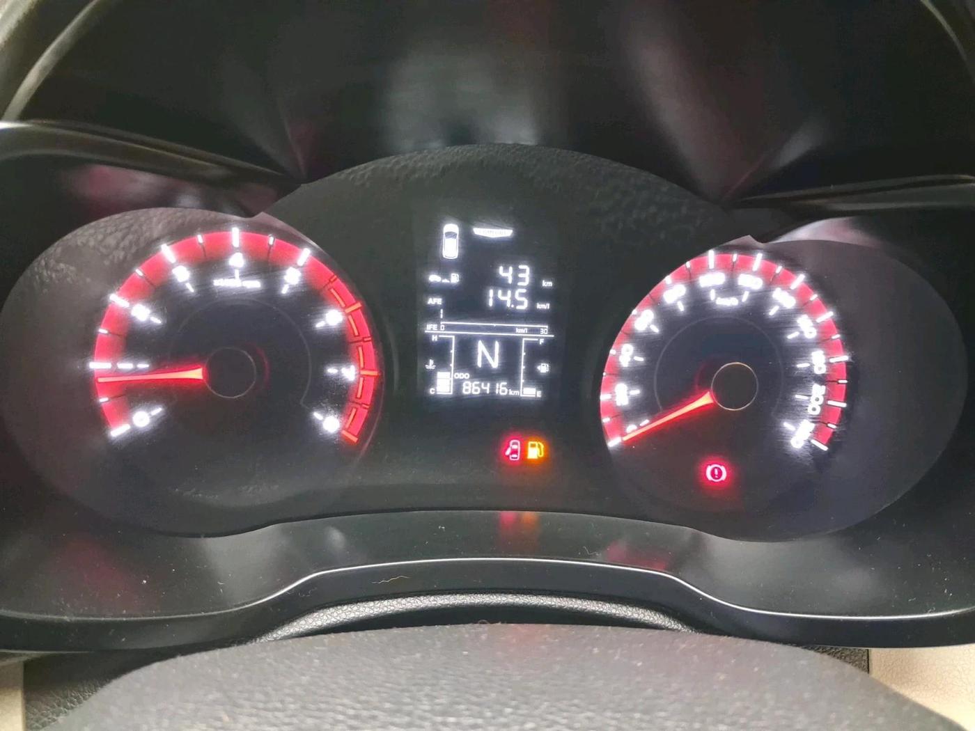 2019 Mahindra XUV300 W6 1.2 PETROL, Petrol, Manual, 86,416 km, interior