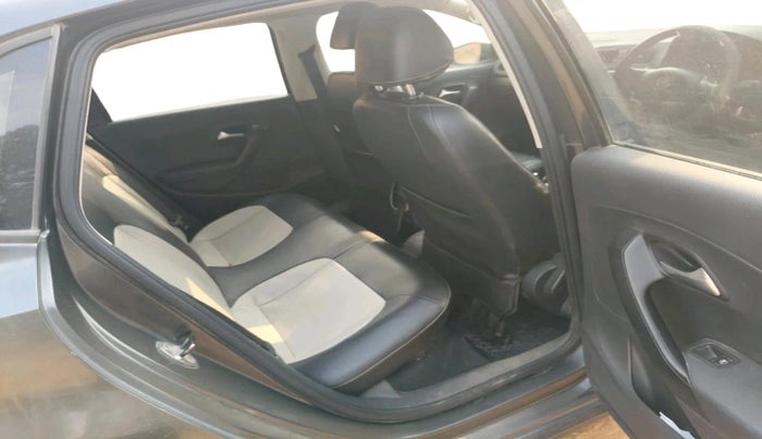 2016 Volkswagen Polo COMFORTLINE 1.2L, Petrol, Manual, 1,05,737 km, interior