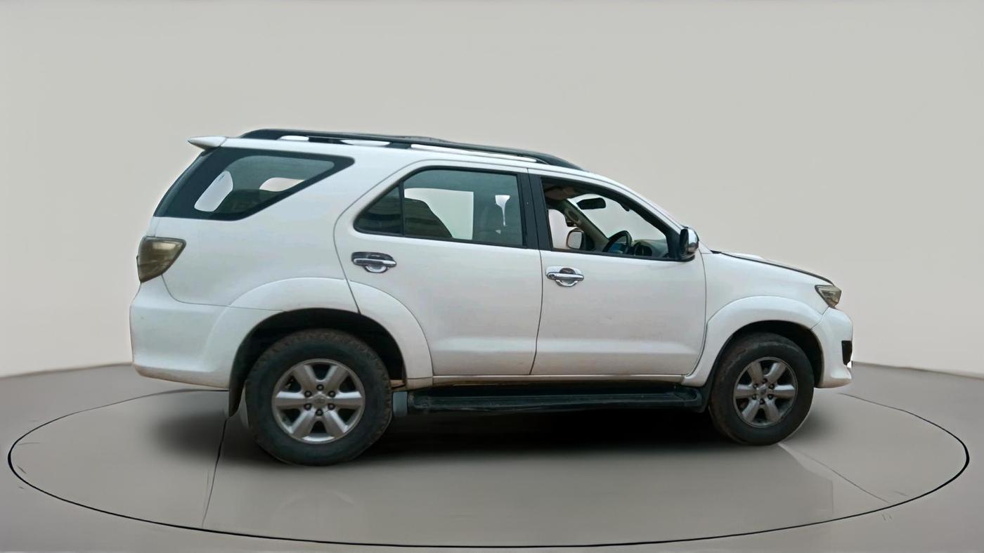 2011 Toyota Fortuner 3.0 4X4 MT, Diesel, Manual, 1,76,261 km, exterior