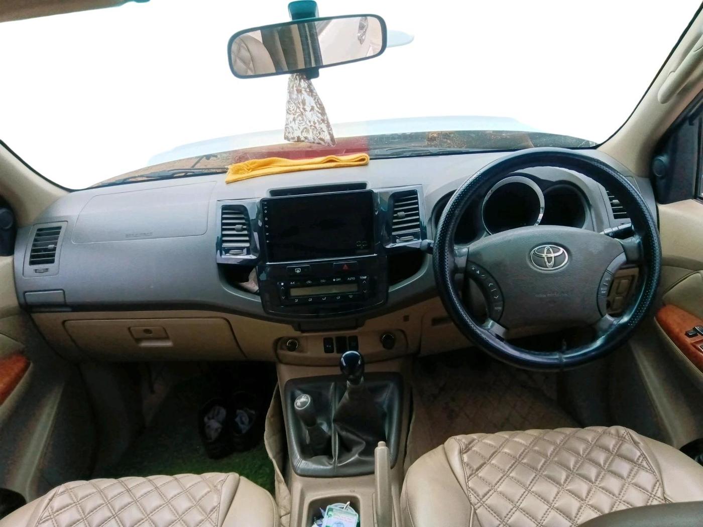 2011 Toyota Fortuner 3.0 4X4 MT, Diesel, Manual, 1,76,261 km, interior