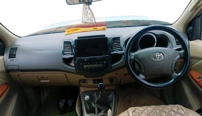 2011 Toyota Fortuner 3.0 4X4 MT, Diesel, Manual, 1,76,261 km, interior
