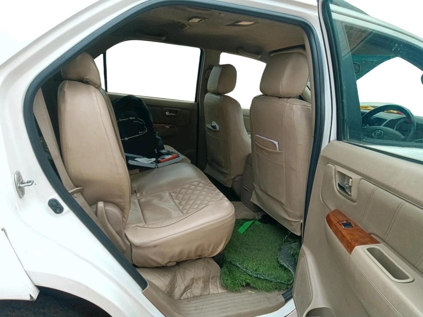 2011 Toyota Fortuner 3.0 4X4 MT, Diesel, Manual, 1,76,261 km, interior