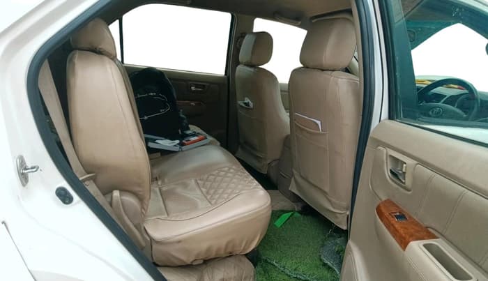2011 Toyota Fortuner 3.0 4X4 MT, Diesel, Manual, 1,76,261 km, interior