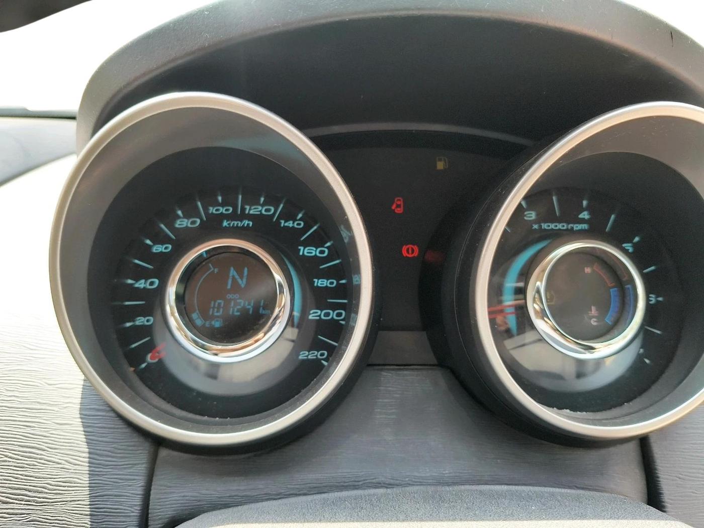 2018 Mahindra XUV500 W9, Diesel, Manual, 1,01,241 km, interior