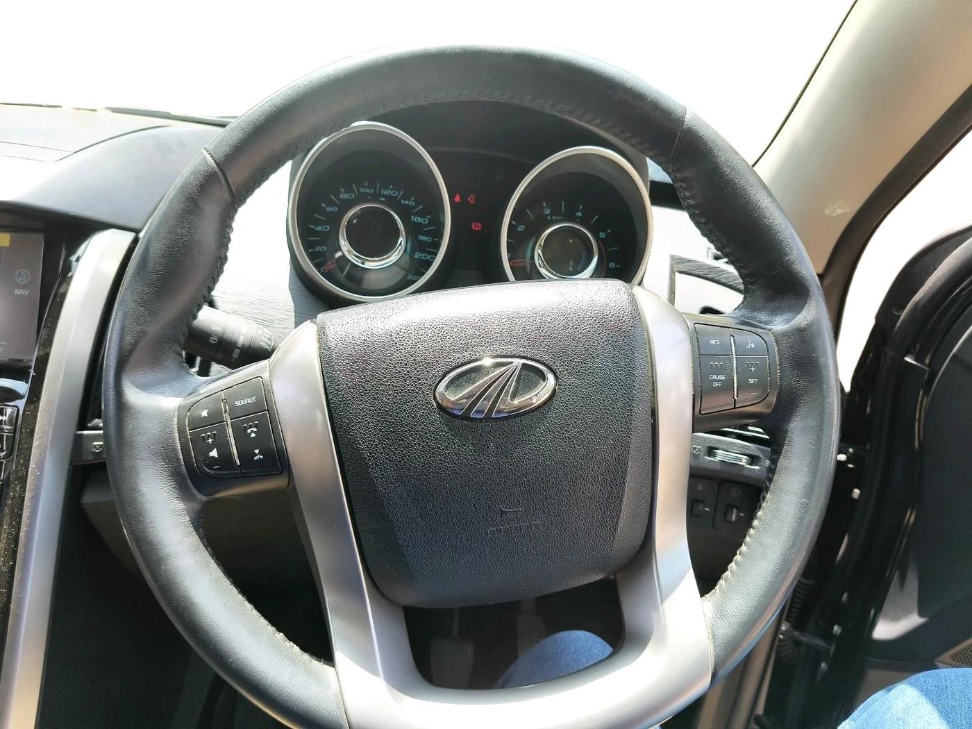 2018 Mahindra XUV500 W9, Diesel, Manual, 1,01,241 km, interior