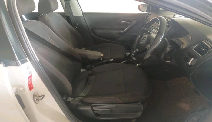 2018 Volkswagen Polo HIGHLINE PLUS 1.0 16 ALLOY, Petrol, Manual, 1,73,233 km, interior