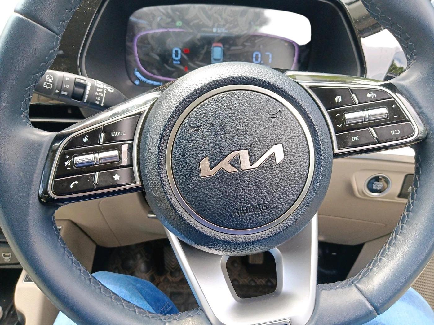 2022 KIA CARENS LUXURY PLUS 1.4 PETROL 7 STR, Petrol, Manual, 19,611 km, interior