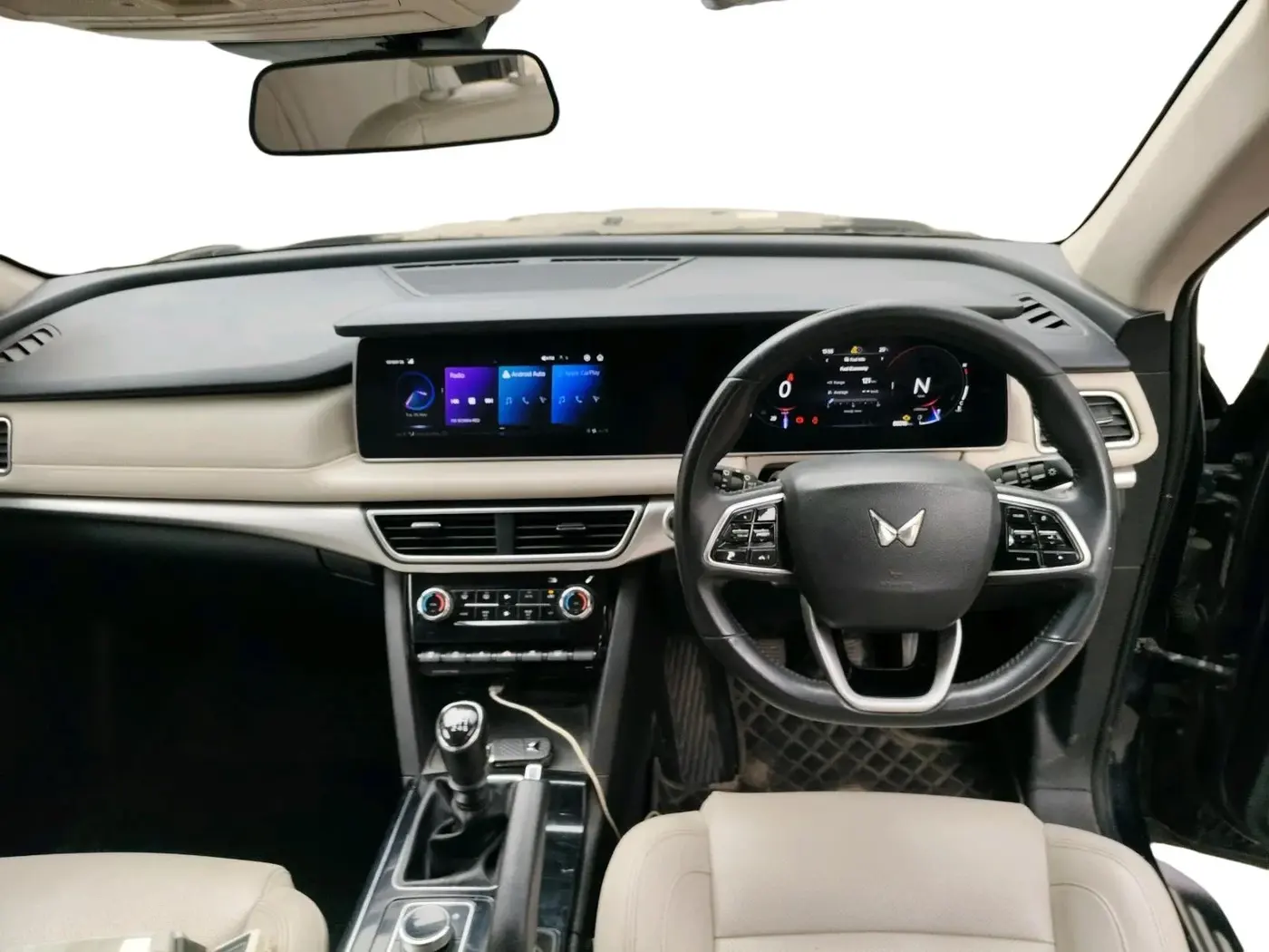 2021 Mahindra XUV700 AX 7 P MT 7 STR, Petrol, Manual, 88,316 km, interior