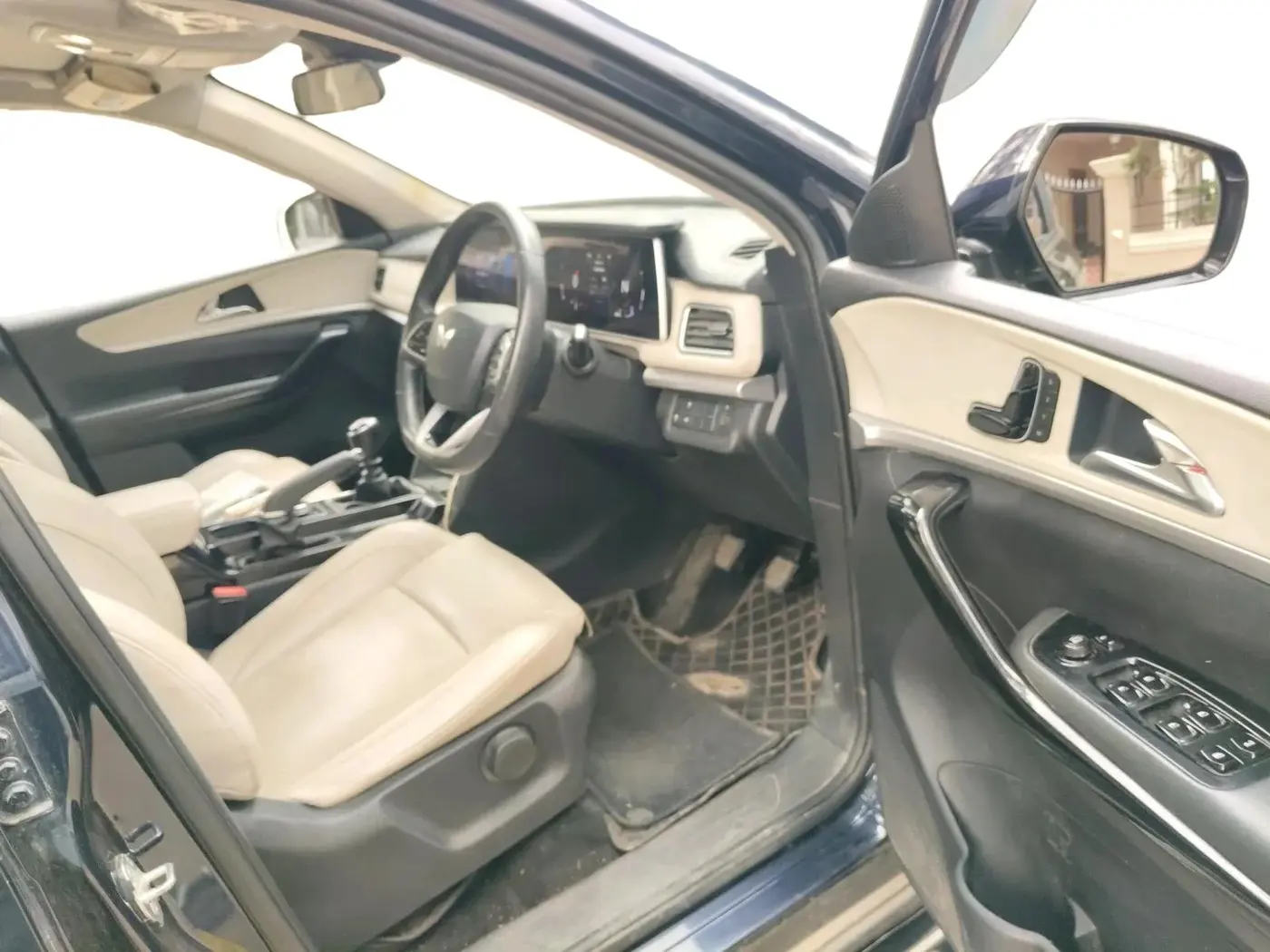 2021 Mahindra XUV700 AX 7 P MT 7 STR, Petrol, Manual, 88,316 km, interior
