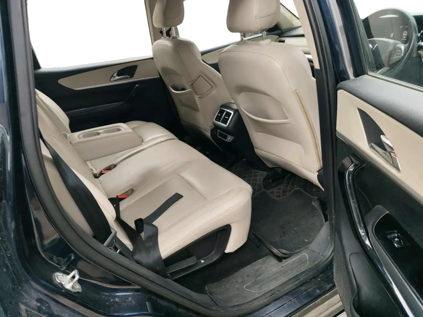 2021 Mahindra XUV700 AX 7 P MT 7 STR, Petrol, Manual, 88,316 km, interior