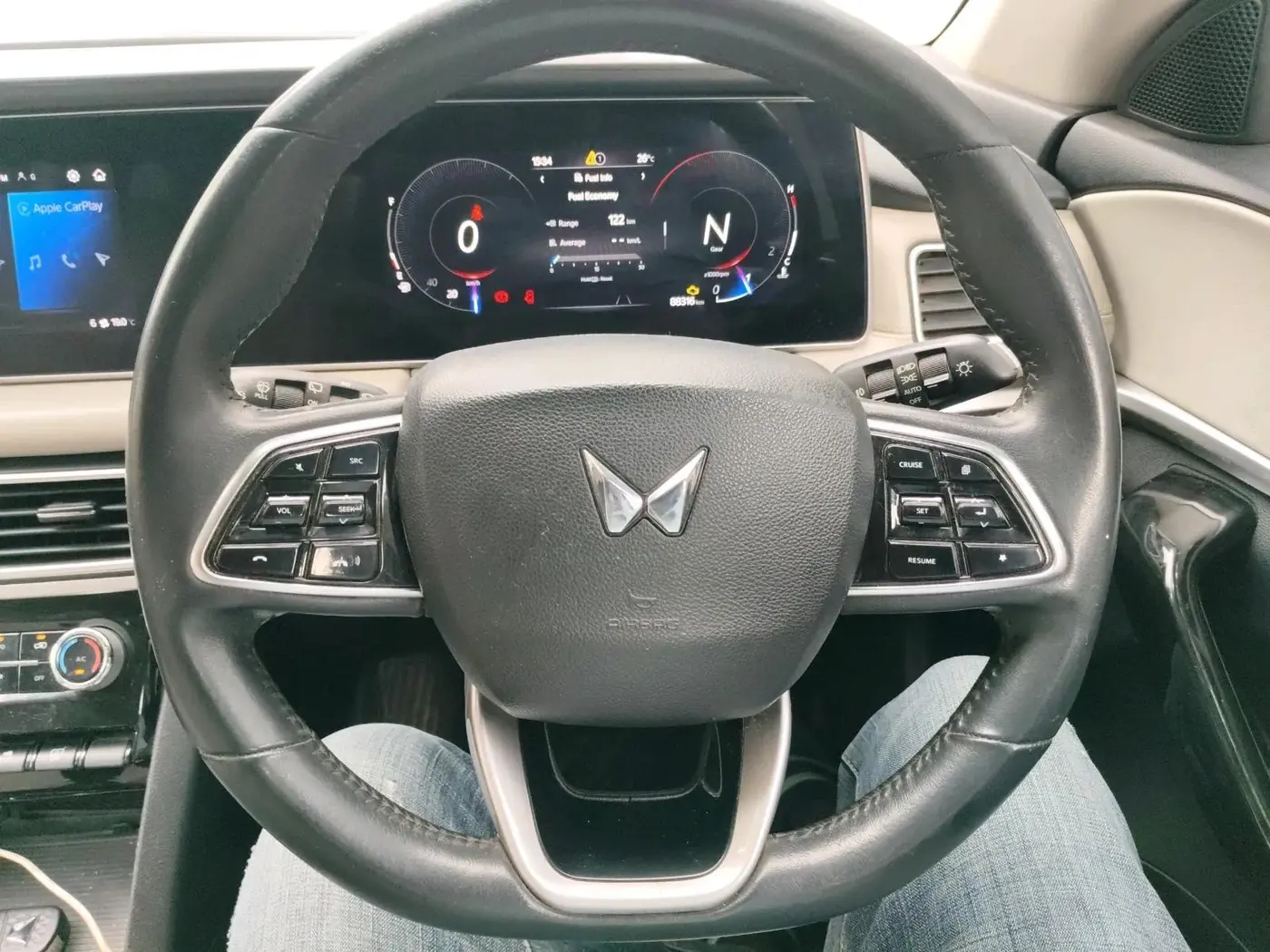 2021 Mahindra XUV700 AX 7 P MT 7 STR, Petrol, Manual, 88,316 km, interior