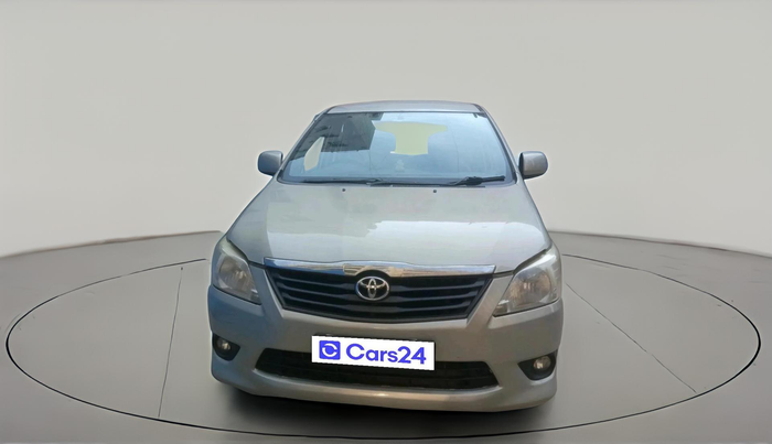 2013 Toyota Innova 2.5 GX 7 STR, Diesel, Manual, 1,97,059 km, exterior