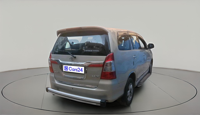 2013 Toyota Innova 2.5 GX 7 STR, Diesel, Manual, 1,97,059 km, exterior