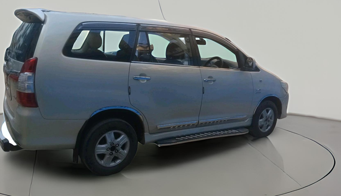 2013 Toyota Innova 2.5 GX 7 STR, Diesel, Manual, 1,97,059 km, exterior