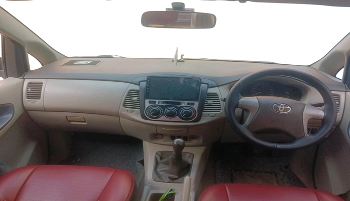 2013 Toyota Innova 2.5 GX 7 STR, Diesel, Manual, 1,97,059 km, interior