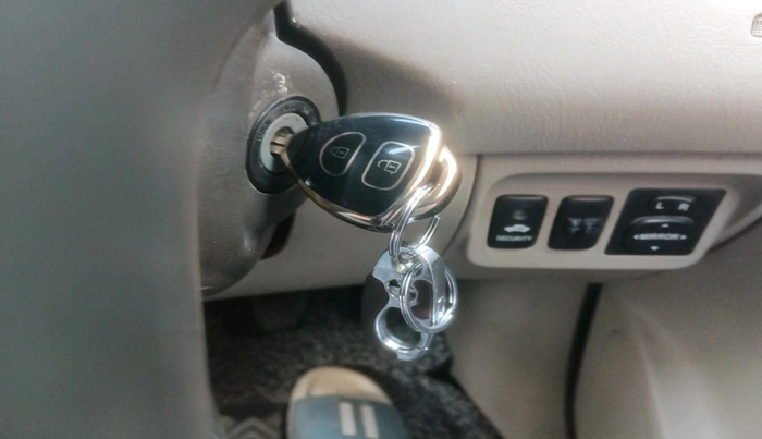 2013 Toyota Innova 2.5 GX 7 STR, Diesel, Manual, 1,97,059 km, interior