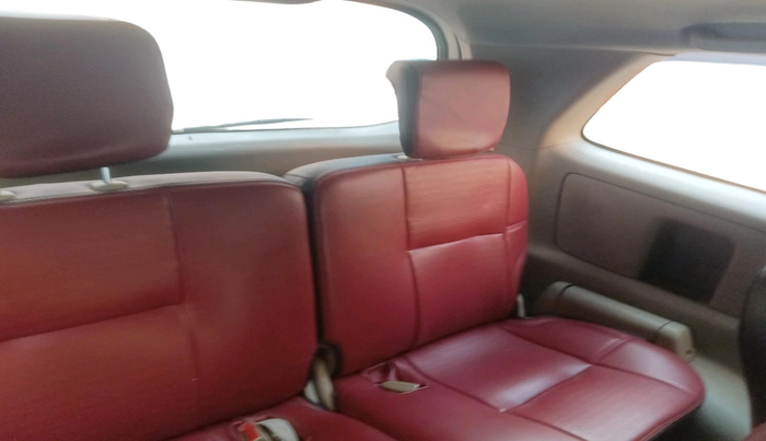 2013 Toyota Innova 2.5 GX 7 STR, Diesel, Manual, 1,97,059 km, interior