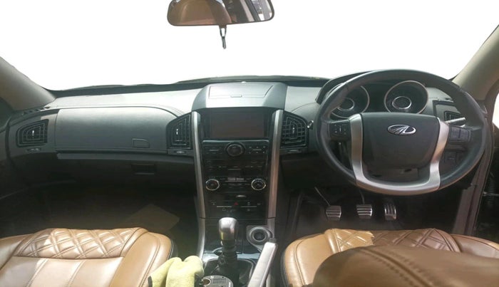 2018 Mahindra XUV500 W11, Diesel, Manual, 85,360 km, interior