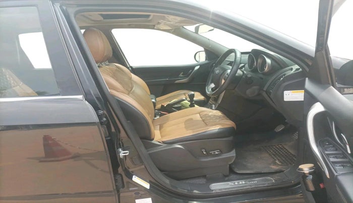 2018 Mahindra XUV500 W11, Diesel, Manual, 85,360 km, interior