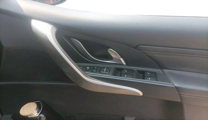 2018 Mahindra XUV500 W11, Diesel, Manual, 85,360 km, interior