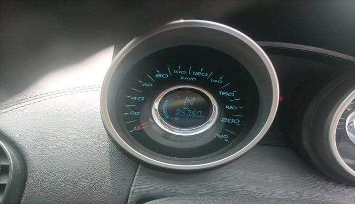 2018 Mahindra XUV500 W11, Diesel, Manual, 85,360 km, interior