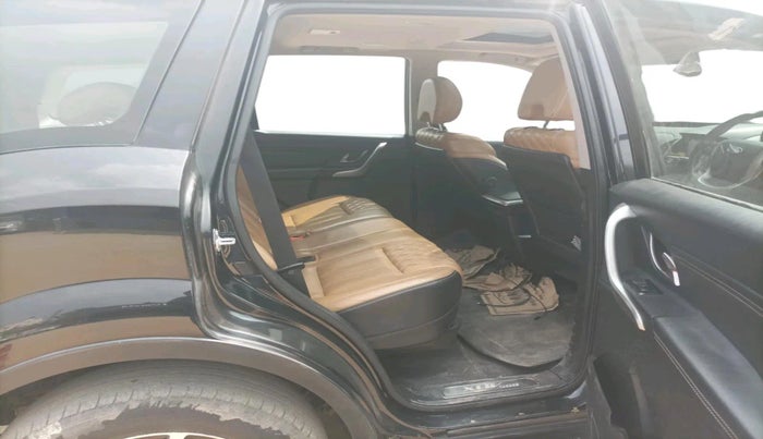 2018 Mahindra XUV500 W11, Diesel, Manual, 85,360 km, interior