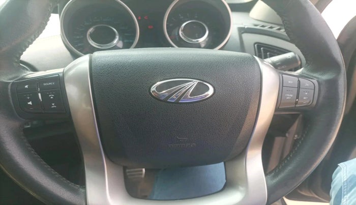 2018 Mahindra XUV500 W11, Diesel, Manual, 85,360 km, interior