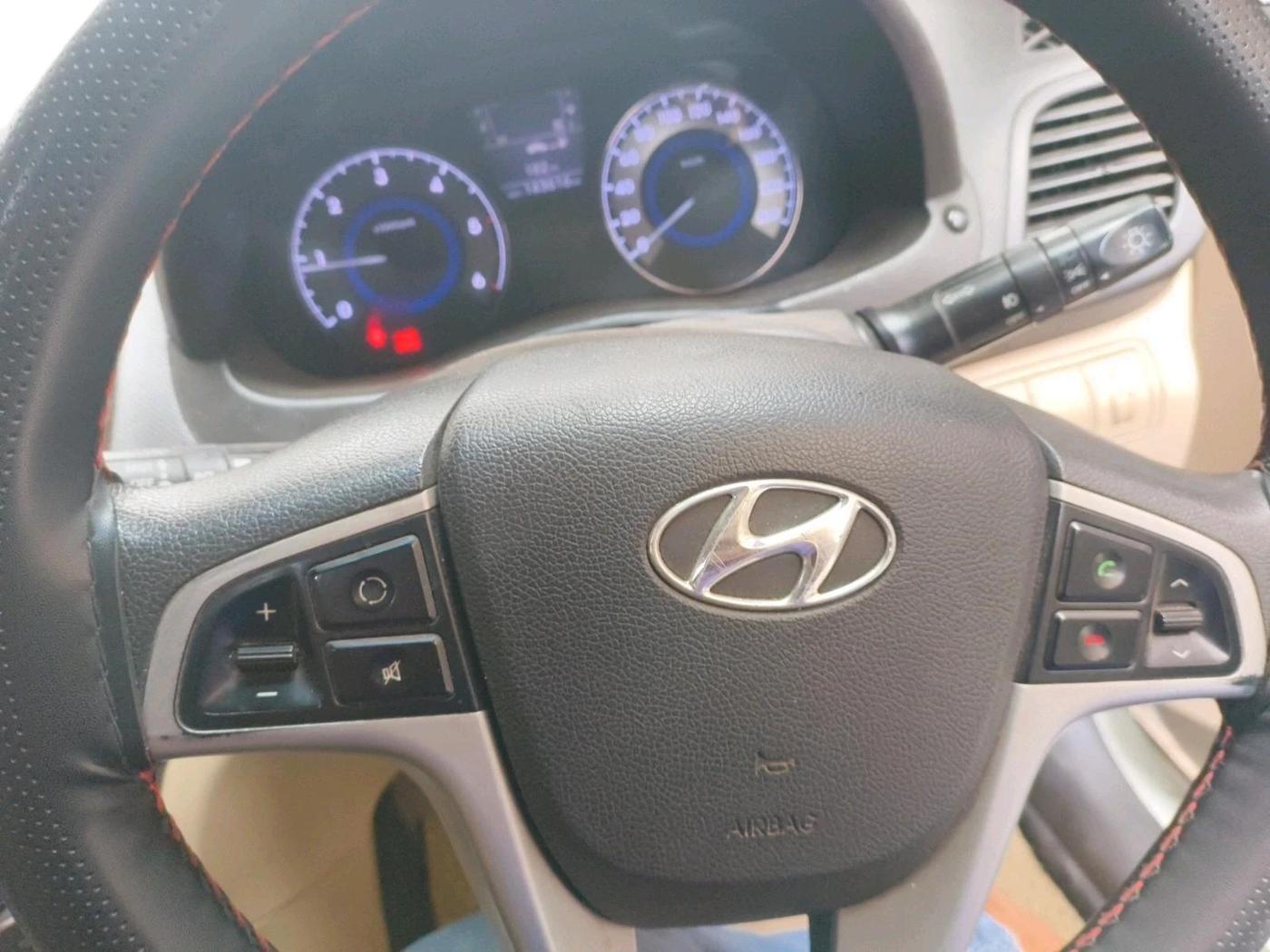 2013 Hyundai Verna FLUIDIC 1.6 CRDI SX, Diesel, Manual, 1,43,616 km, interior