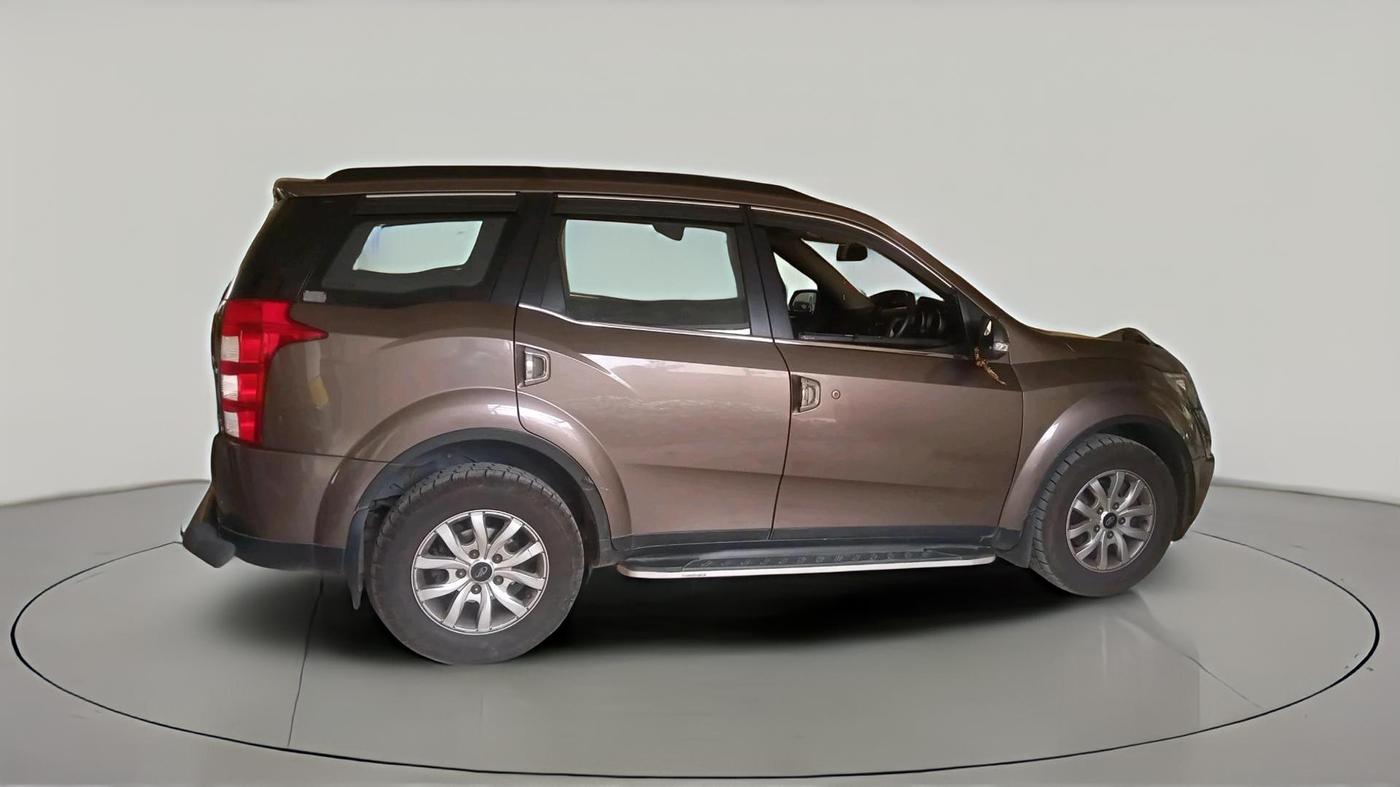 2017 Mahindra XUV500 W10 AT, Diesel, Automatic, 45,532 km, exterior