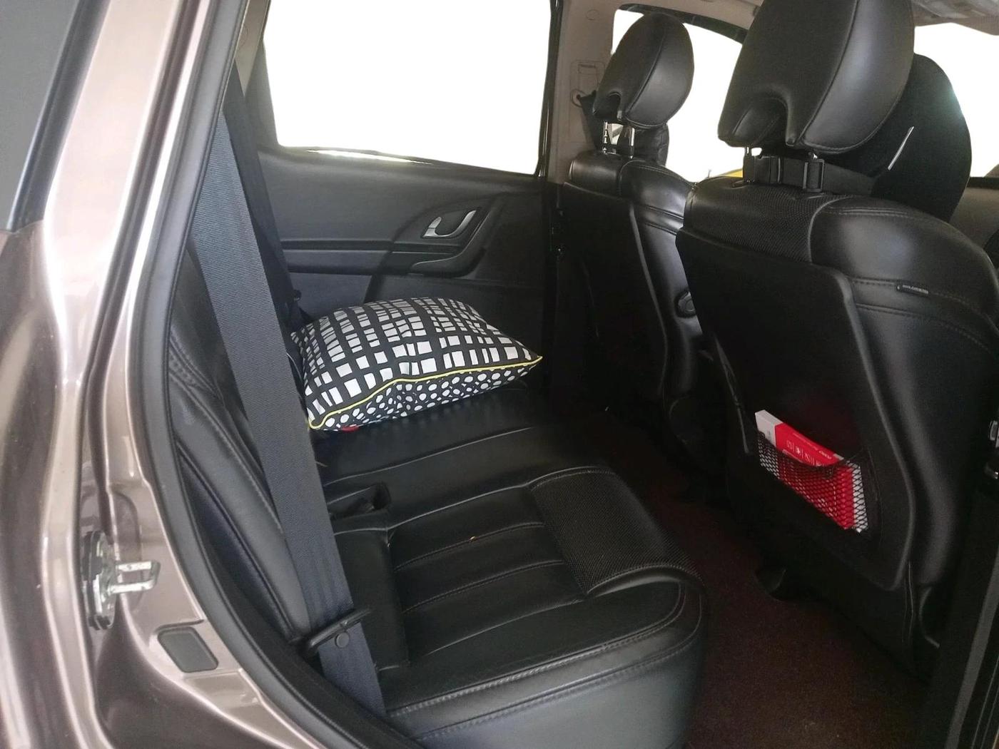 2017 Mahindra XUV500 W10 AT, Diesel, Automatic, 45,532 km, interior