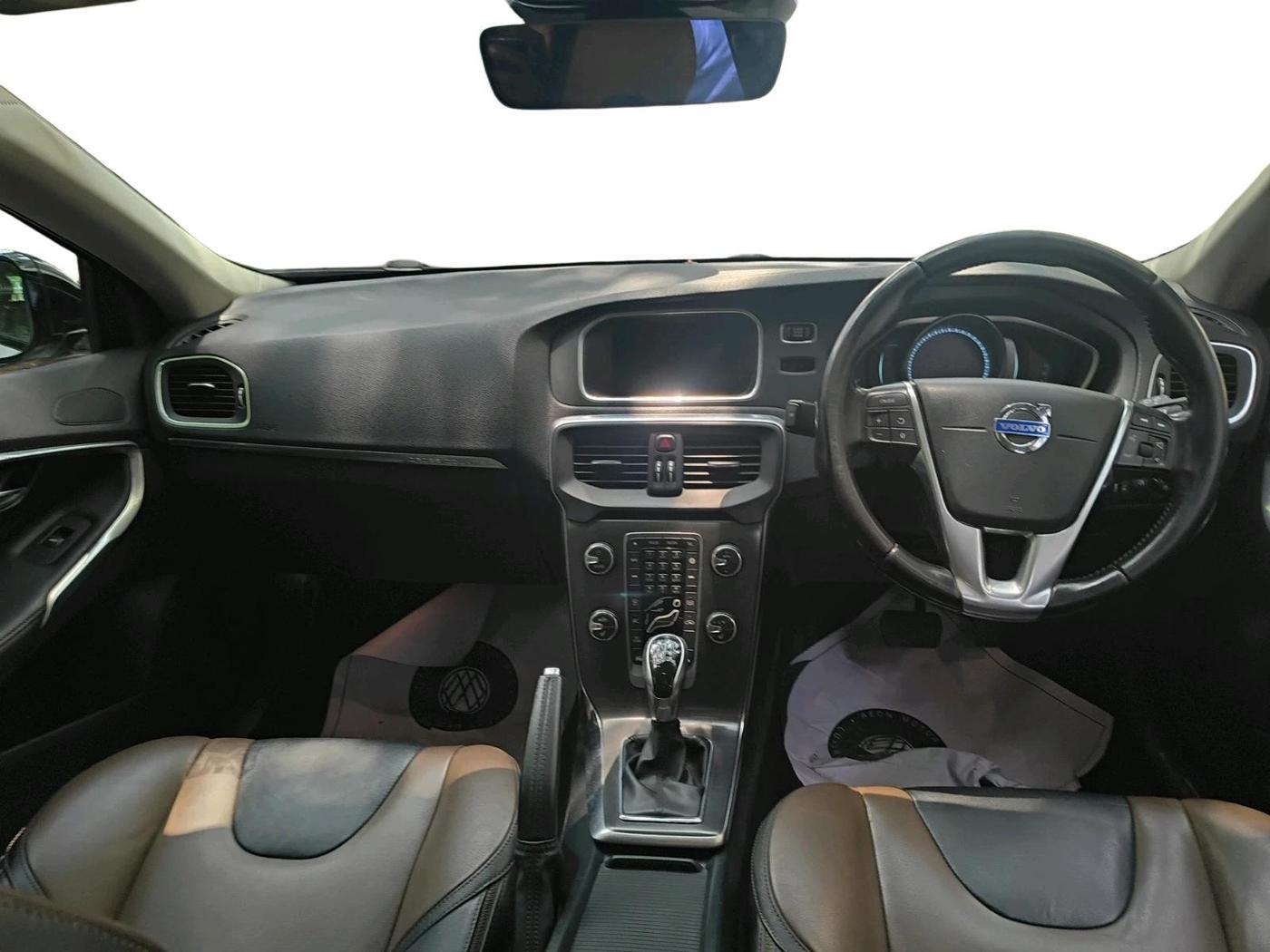 2014 Volvo V40 Cross Country D3, Diesel, Automatic, 57,406 km, interior