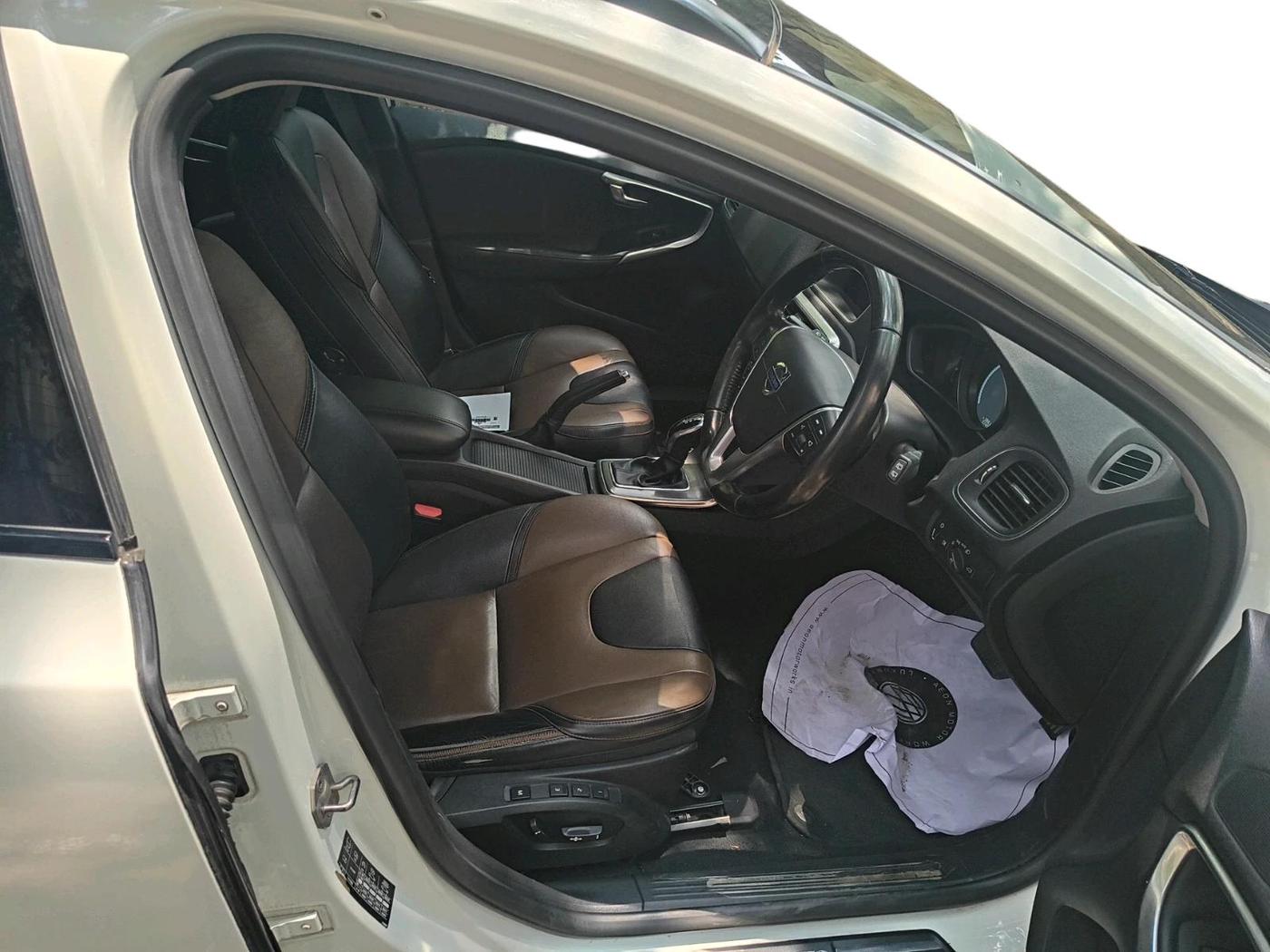 2014 Volvo V40 Cross Country D3, Diesel, Automatic, 57,406 km, interior