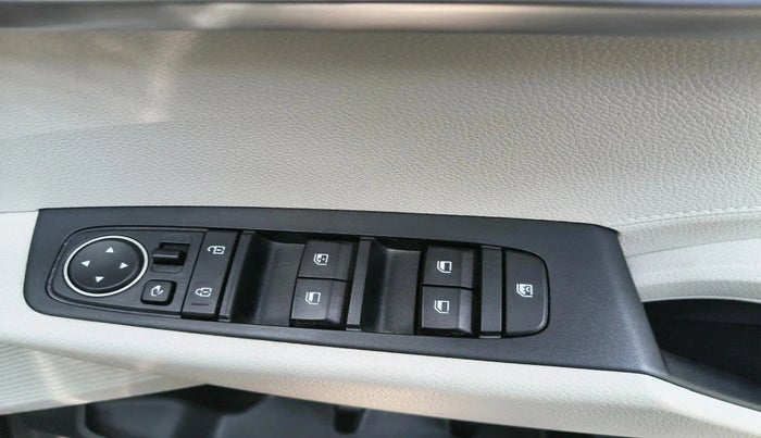 2023 KIA CARENS PRESTIGE PLUS 1.5 PETROL IMT 7 STR, Petrol, Manual, 9,784 km, interior