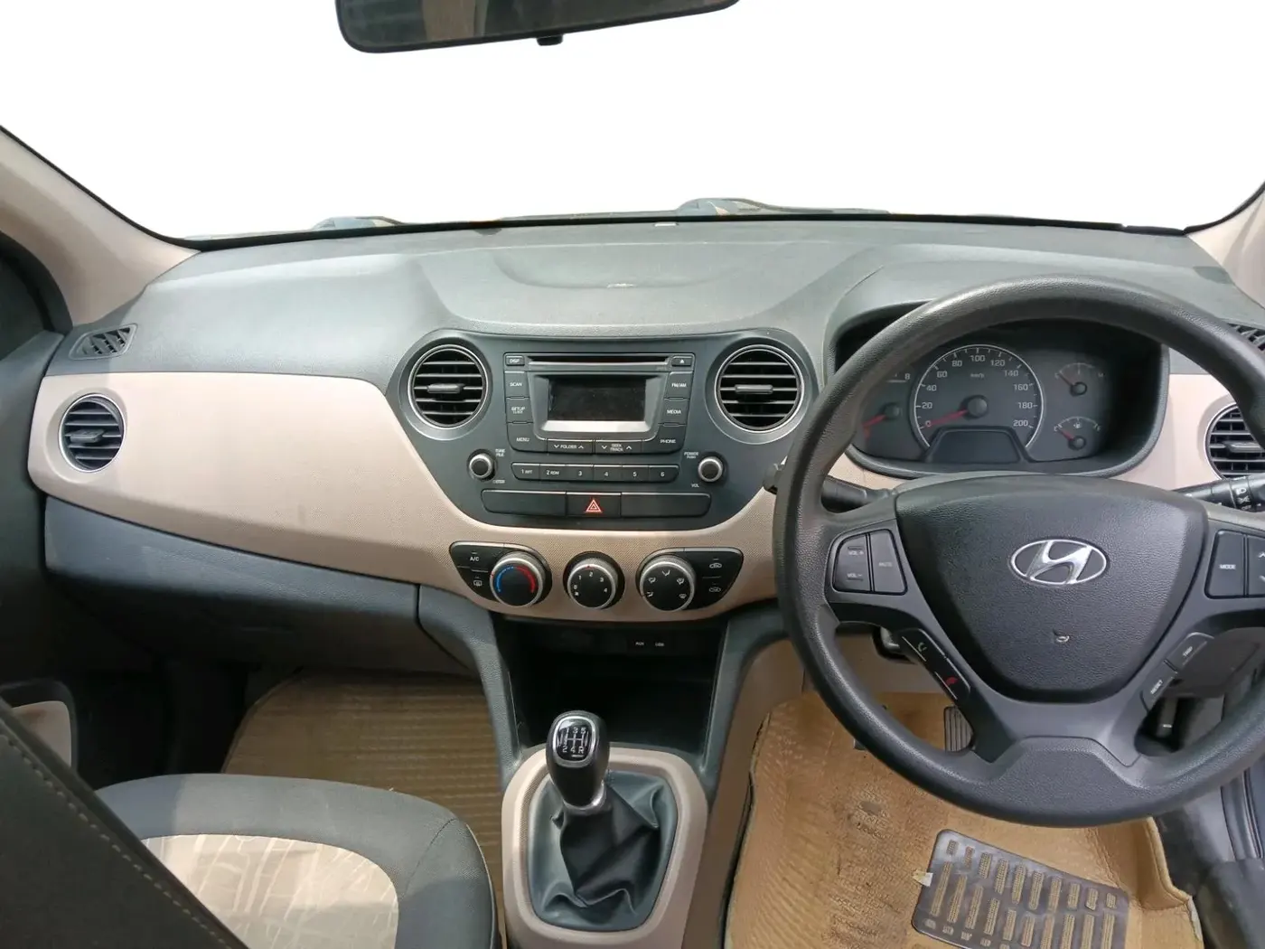 2015 Hyundai Grand i10 SPORTZ 1.2 KAPPA VTVT, Petrol, Manual, 38,000 km, interior