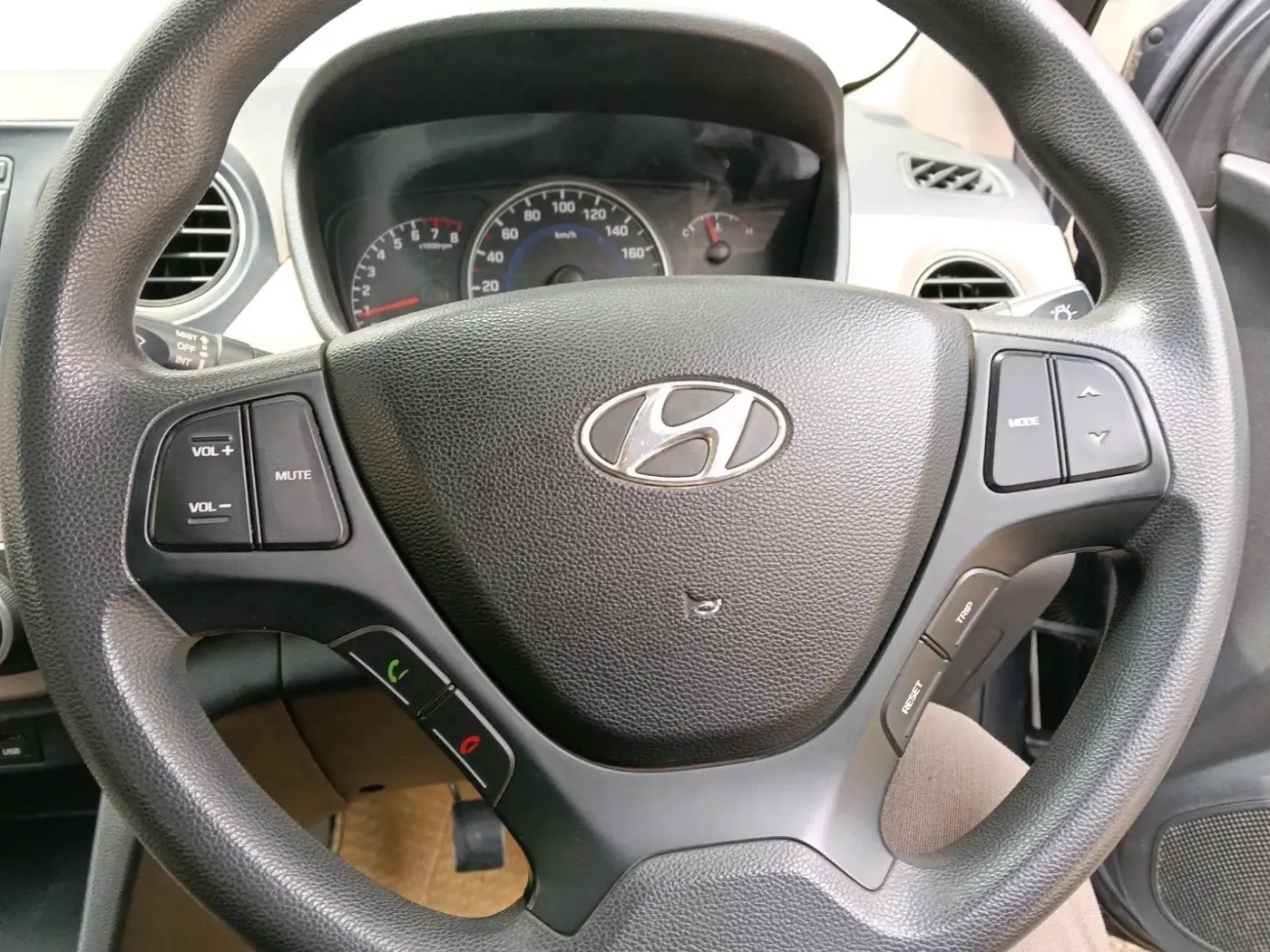 2015 Hyundai Grand i10 SPORTZ 1.2 KAPPA VTVT, Petrol, Manual, 38,000 km, interior