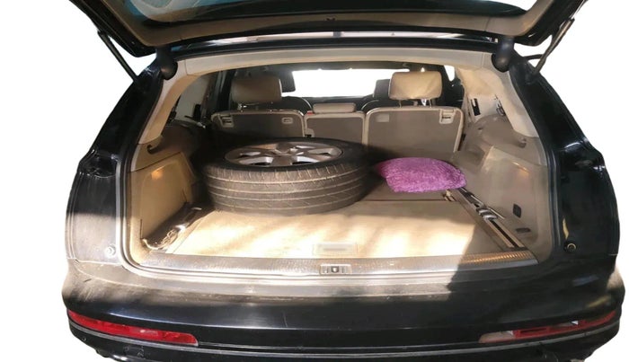 2011 Audi Q7 3.0 TDI QUATTRO, Diesel, Automatic, 1,00,723 km, exterior