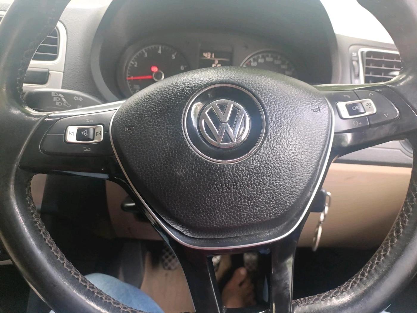 2014 Volkswagen Polo HIGHLINE1.2L, Petrol, Manual, 53,170 km, interior