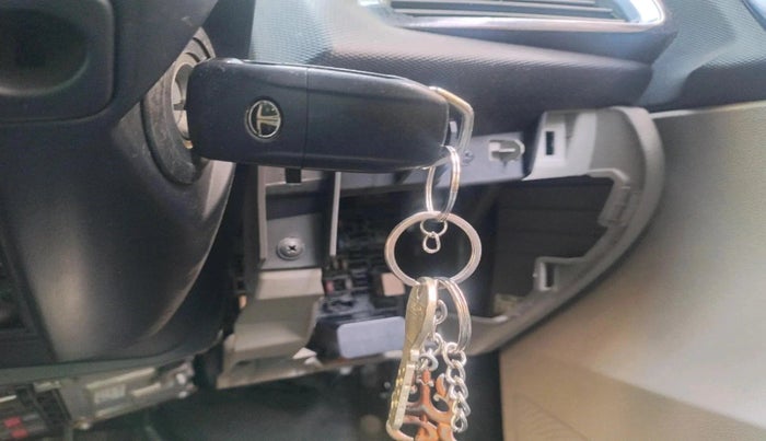 2017 Tata Tiago XZ PETROL, Petrol, Manual, 90,292 km, interior