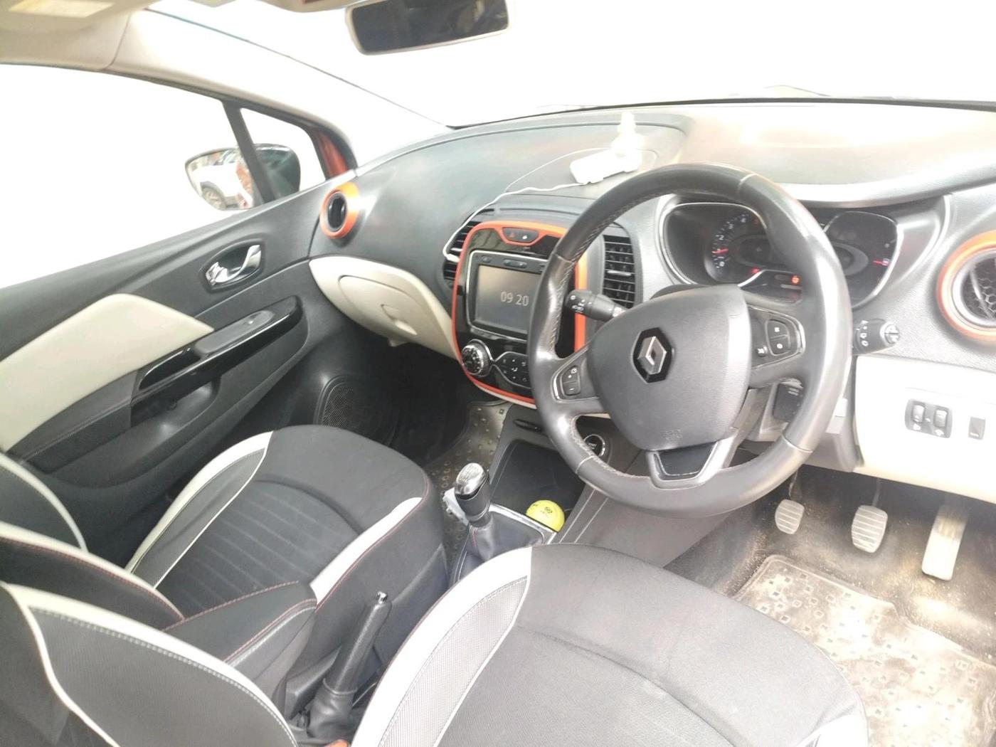 2017 Renault Captur RXT DIESEL, Diesel, Manual, 99,364 km, interior