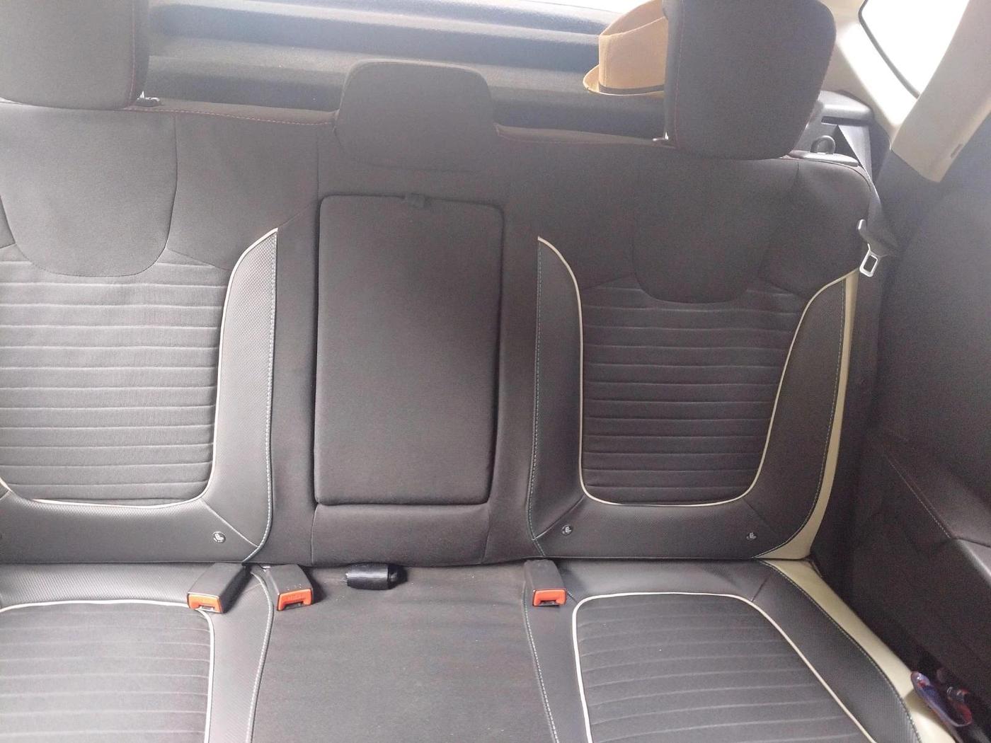 2017 Renault Captur RXT DIESEL, Diesel, Manual, 99,364 km, interior