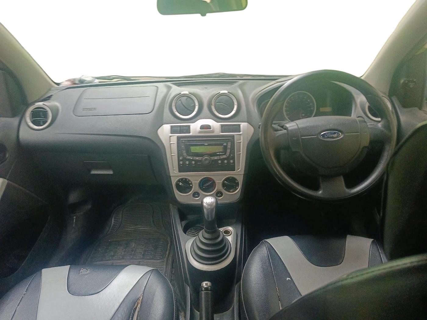 2011 Ford Figo TITANIUM 1.2 PETROL, Petrol, Manual, 1,22,892 km, interior