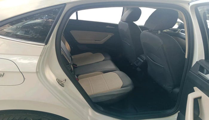 2023 Volkswagen VIRTUS TOPLINE TSI 1.0 AT, Petrol, Automatic, 24,944 km, interior