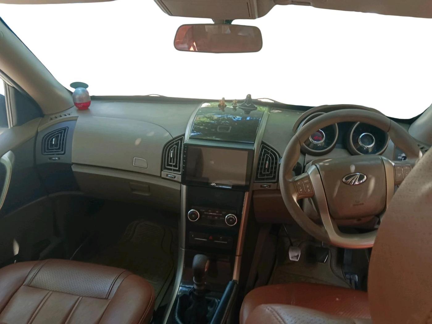 2014 Mahindra XUV500 W6, Diesel, Manual, 1,48,244 km, interior