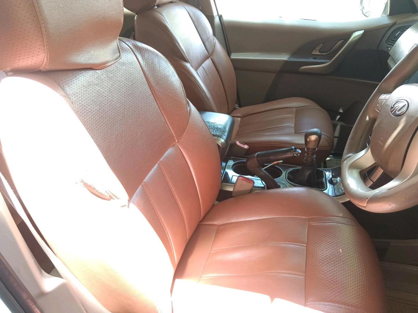 2014 Mahindra XUV500 W6, Diesel, Manual, 1,48,244 km, interior