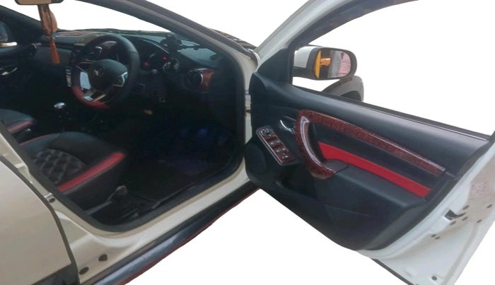 2021 Renault Duster RXZ 1.3 TURBO PETROL MT, Petrol, Manual, 21,506 km, interior